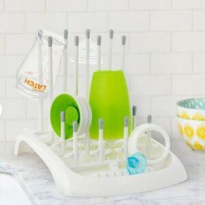 Munchkin Deluxe Bottle Drying Rack No Assembly Required Built In Reservoir-AC173